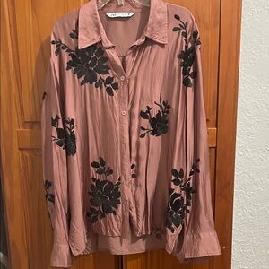 Zara sz XL, Button-Up blouse with Black Floral Design, holiday, party, classic